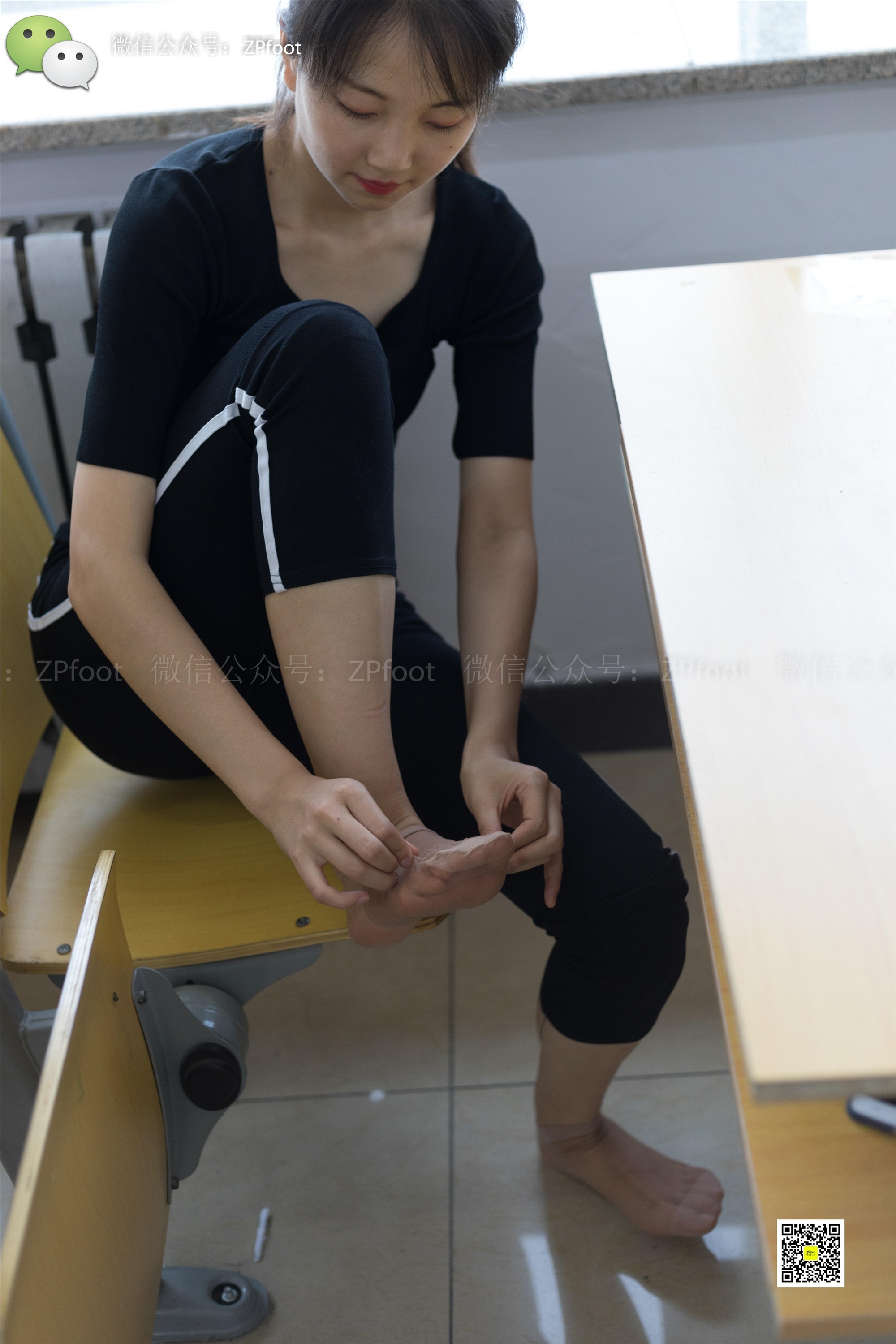 LSS山茶摄影 NO.004 教室短丝裸足